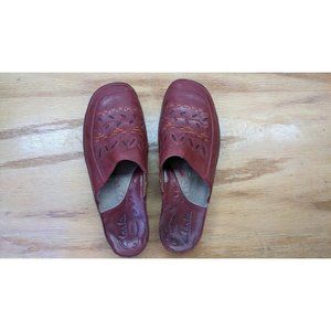 Clarks women mules clog slip on sandals flower leaf pattern burgundy size 8M